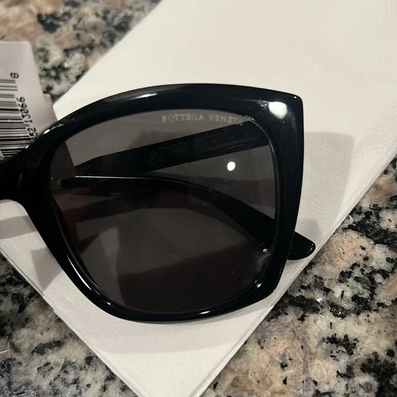 NEW Bottega Veneta BV0182S Sunglasses in Black, EXCELLENT! Retail $510